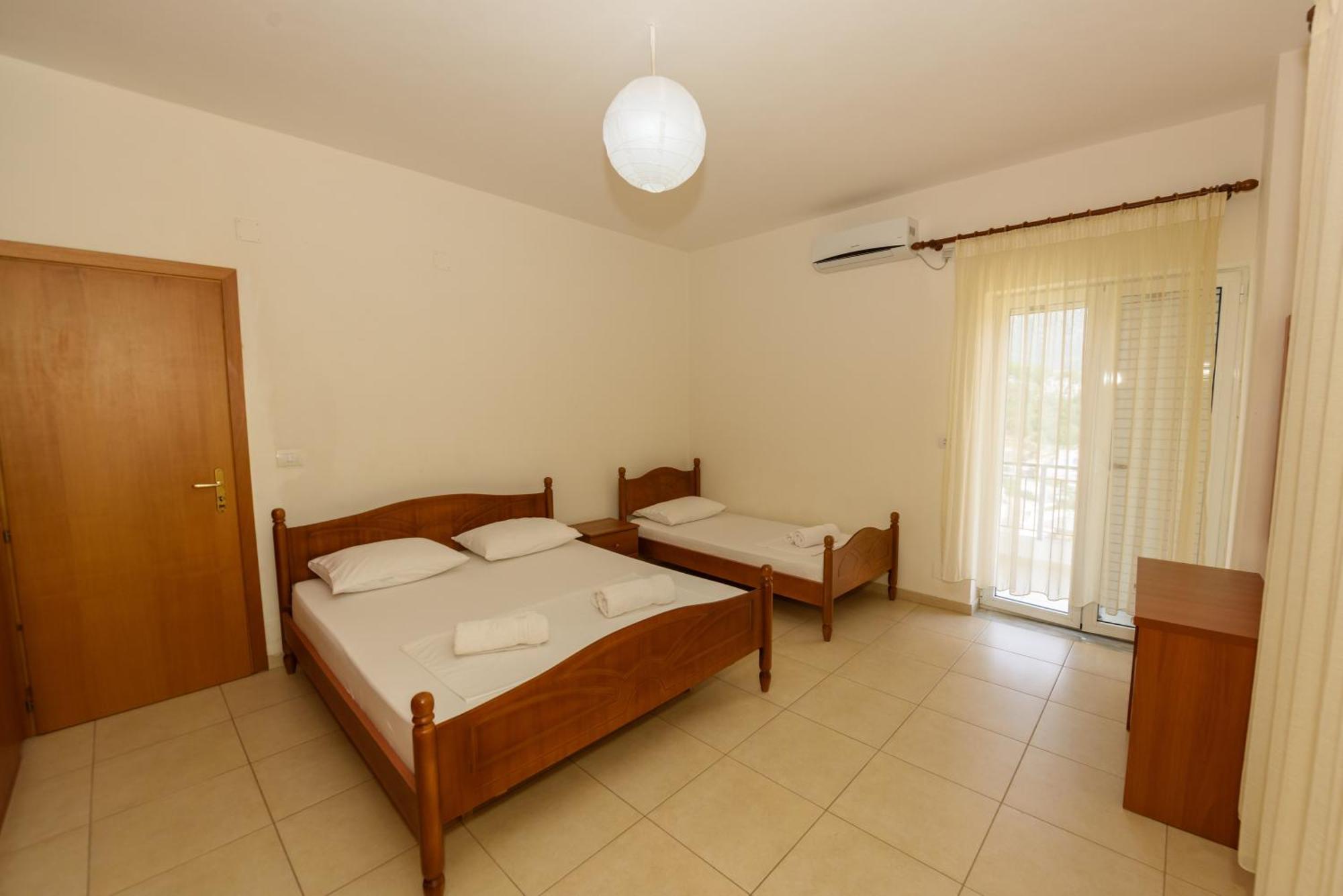 Vasili'S Family Apartments Himare Ngoại thất bức ảnh